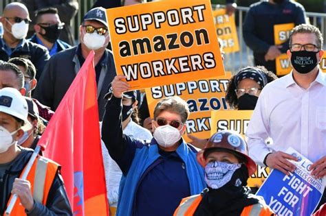 A­m­a­z­o­n­ ­i­ş­ç­i­l­e­r­i­ ­s­e­n­d­i­k­a­ ­o­y­l­a­m­a­s­ı­n­a­ ­d­o­ğ­r­u­ ­i­l­e­r­l­i­y­o­r­